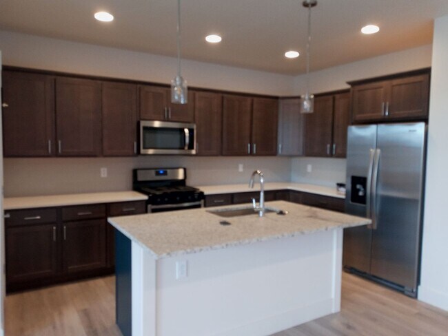 Foto del edificio - 3 Bed 2.5 Bath in Belgrade with attached d...