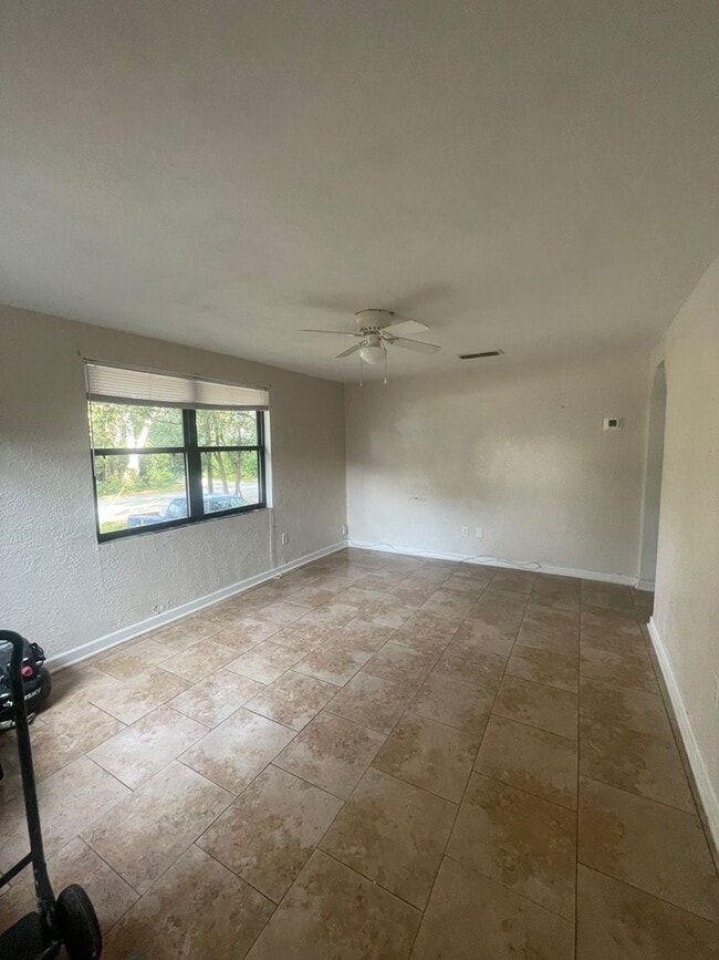 Building Photo - 2 Bed 1 Bath Home | Carport | Pet Friendly with Fenced Yard | Washer Dryer Hook Ups | Section 8 W...