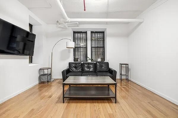 Building Photo - 341 W 45th St