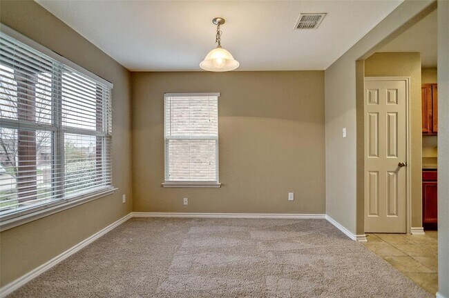 Building Photo - 2420 Emerald Ln