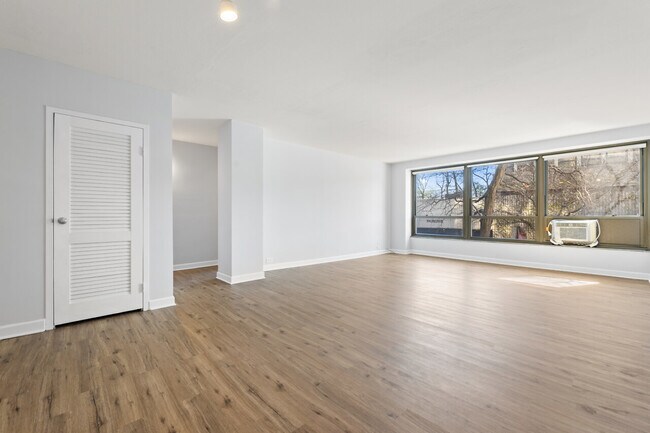 Building Photo - 5050 S East End Ave