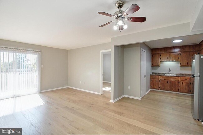 Foto del edificio - 1599 N East St