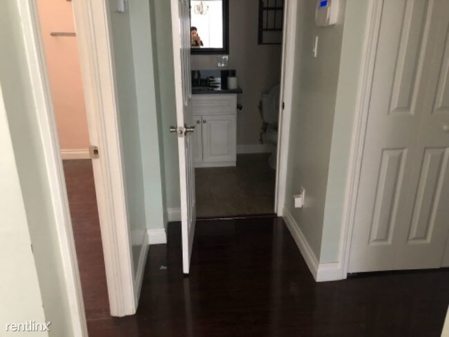 Building Photo - 3 br, 2 bath Apartment - 241 Santa Anita Ct