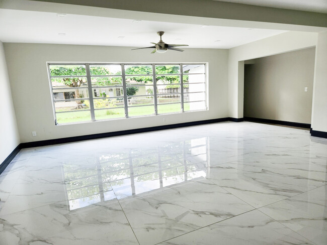 Foto del edificio - 2565 NE 207th St