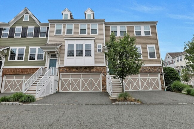 Building Photo - 704 Cottonwood Ct