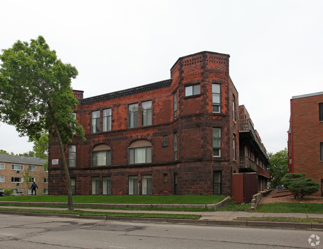 Building Photo - Redmond Apartments