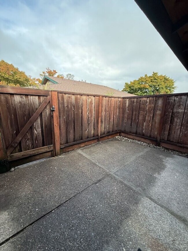 Foto del edificio - Rare 2 bedroom/1 bathroom Single Story Con...