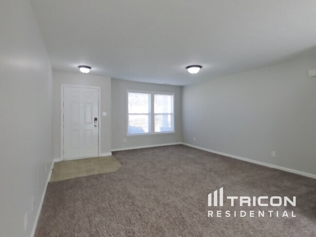 Foto del edificio - 4663 Westchester Drive Columbus IN