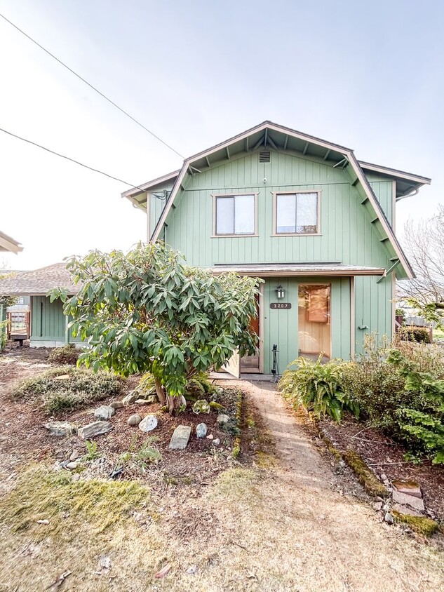 Foto principal - 3BD with Sunroom on 2 Acres