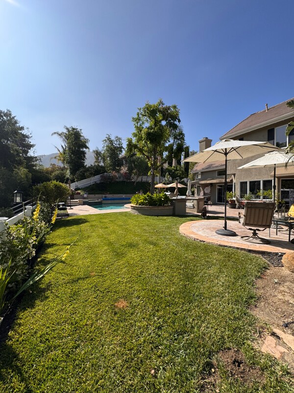 Foto del edificio - 15305 Saddleback Rd