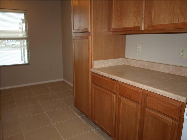 Foto del edificio - 301 W Davis Ave