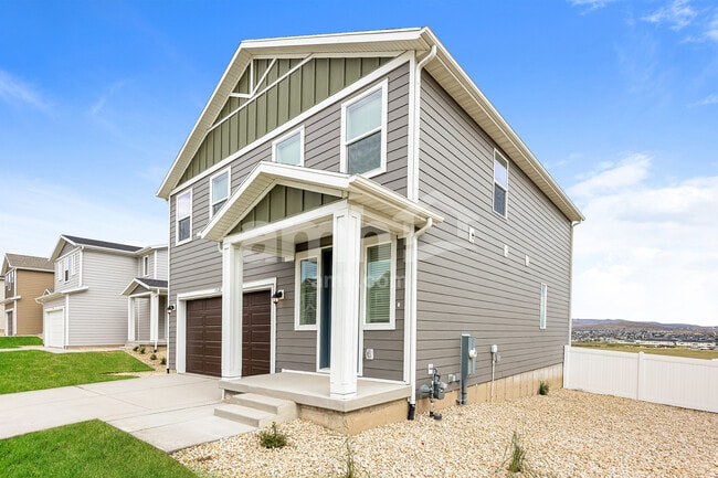 Building Photo - 1322 W Mahogany St