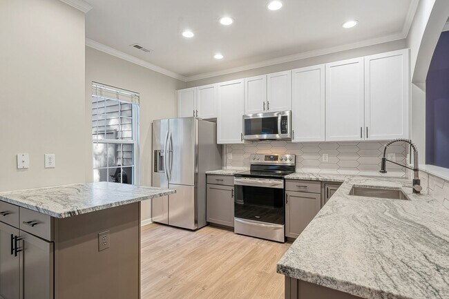 Foto del edificio - 3 Bedroom, 2.5 Bathroom Townhouse with Fen...