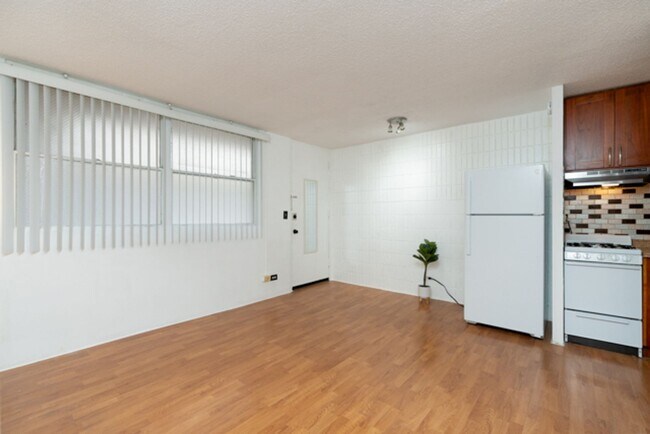 Foto del edificio - Modern, Fully Updated 1BR at the Gateway to Waikiki – ALL UTILITIES INCLUDED!