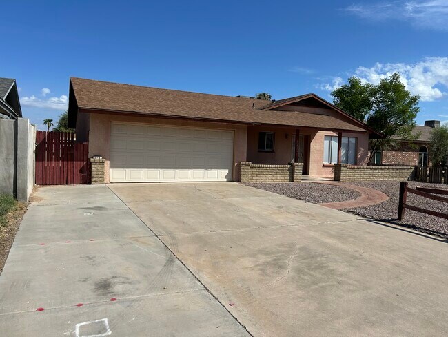 Foto del edificio - 7222 W Rose Ln