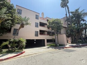 Building Photo - 941 W Carson St