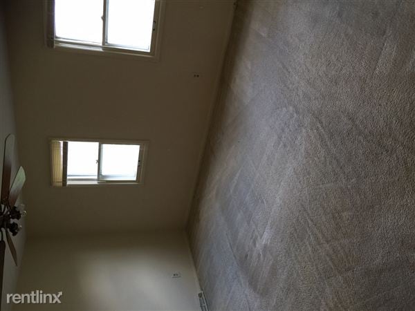 Building Photo - 5850 Bear Creek Dr