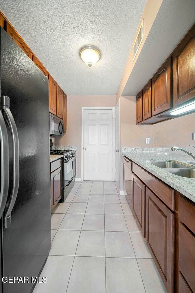 Building Photo - 3332 Wayside St