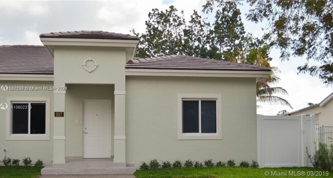 Building Photo - 1517 SW 65th Pl