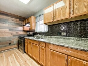 Building Photo - 1304 N Van Buren St