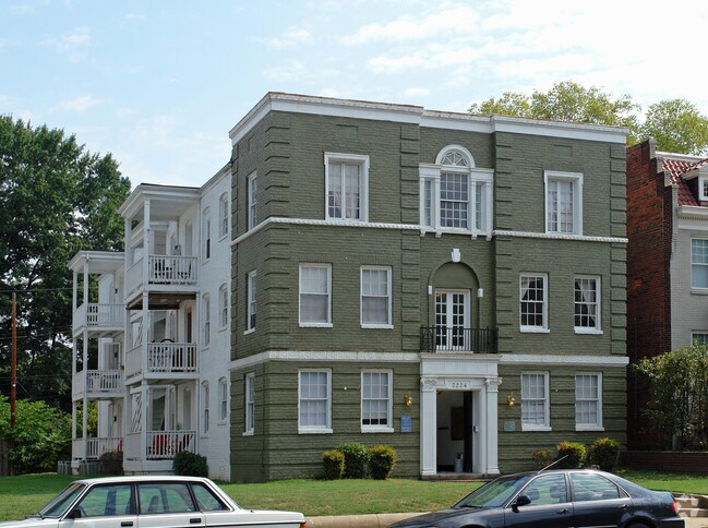 Foto del edificio - 3224 Stuart Ave