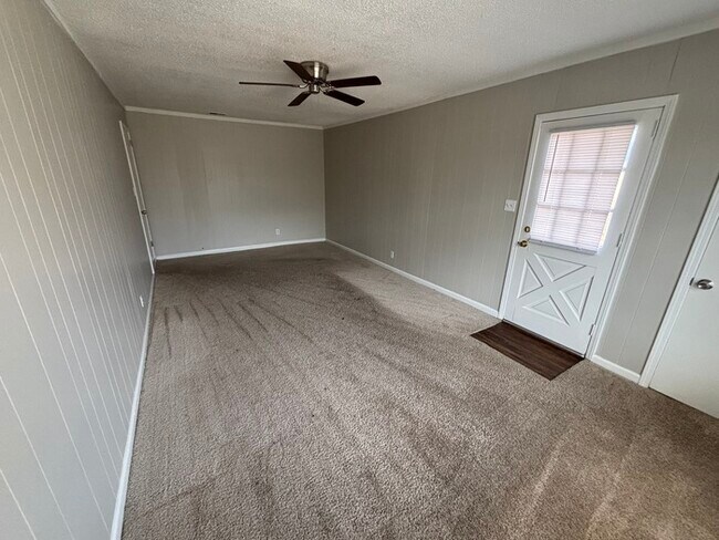 Building Photo - 3012 Apple Valley Ln