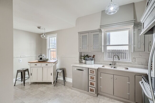 Building Photo - 4051 Umatilla St