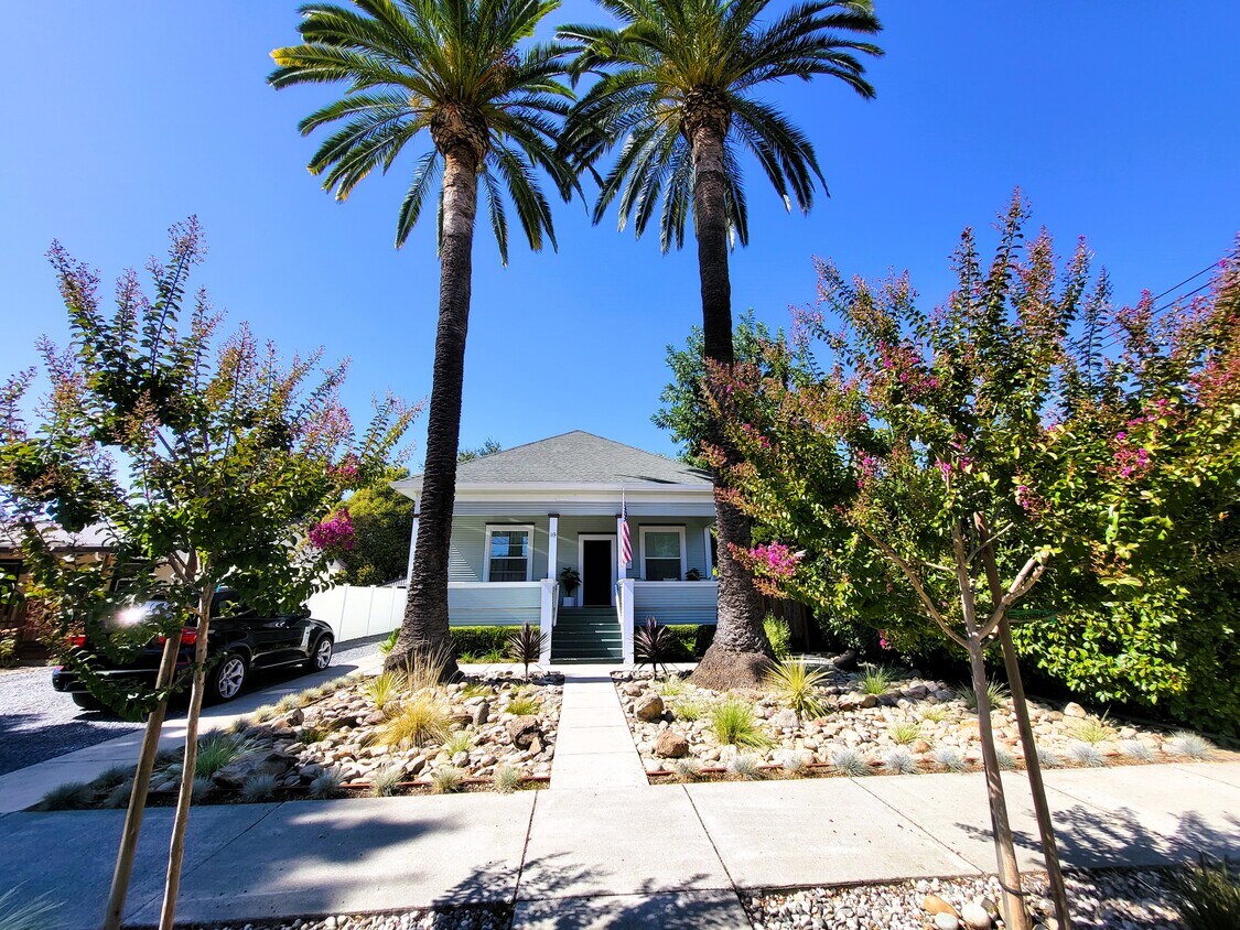 Foto principal - 119 Commercial St