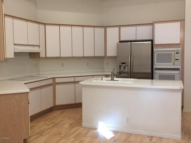 Building Photo - 7528 E McLellan Ln