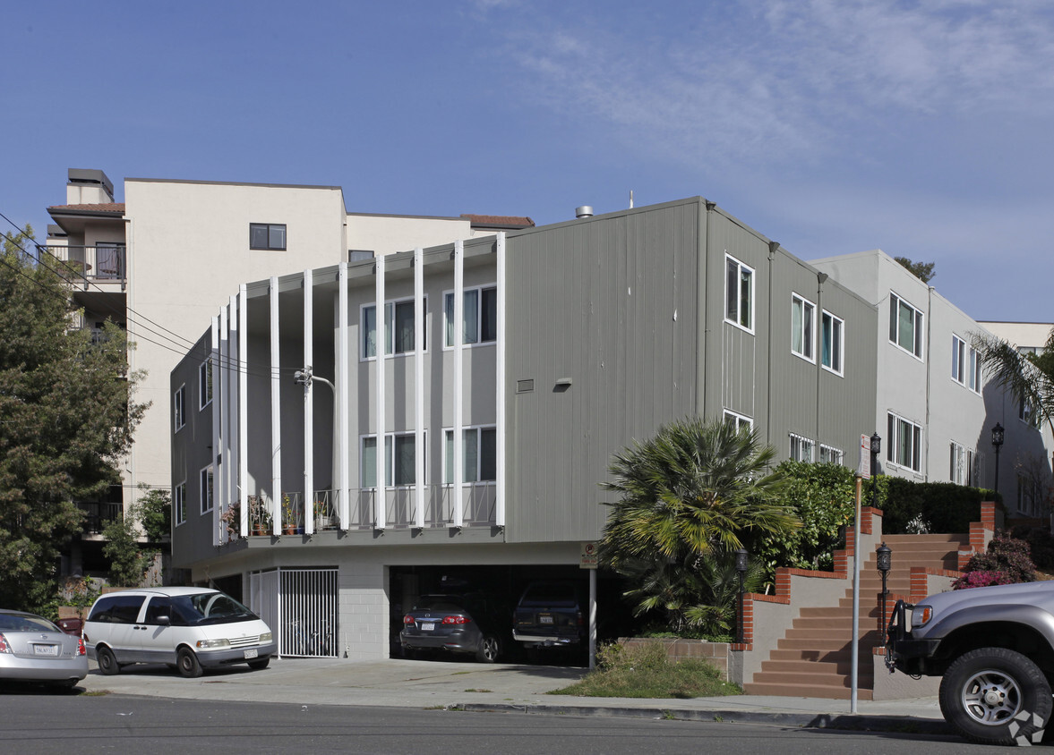 Primary Photo - 296 Lester Ave