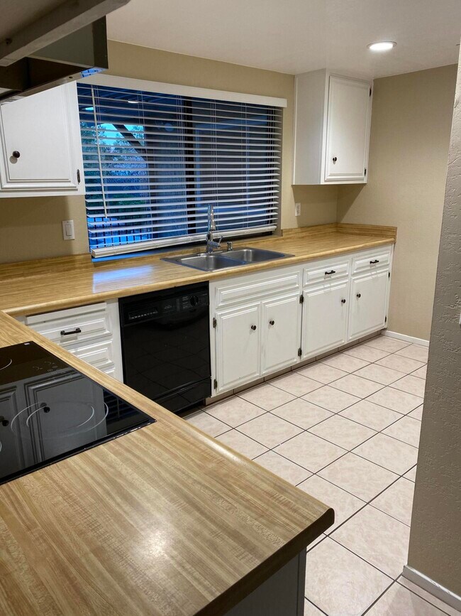 Foto del edificio - 44234 Shad St