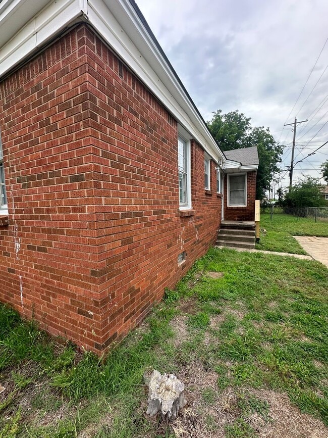 Building Photo - 1 bed, 1 bath, Duplex