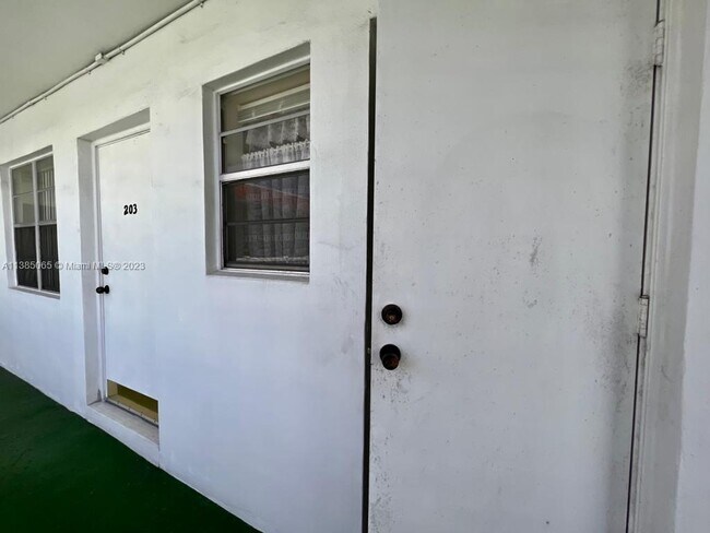 Foto del edificio - 1440 NW 43 Terrace