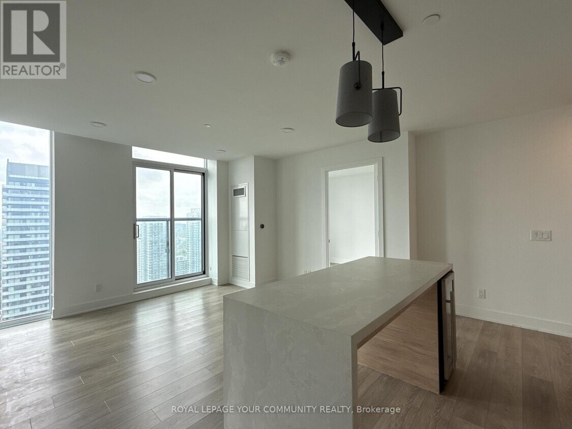 Photo principale - 200-P200 Redpath Ave