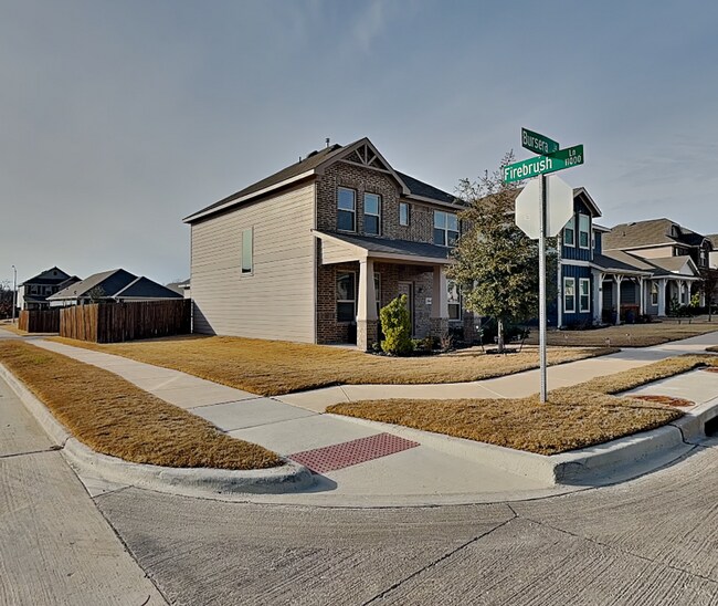 Foto del edificio - Modern Comfort Meets Spacious Corner-Lot Living