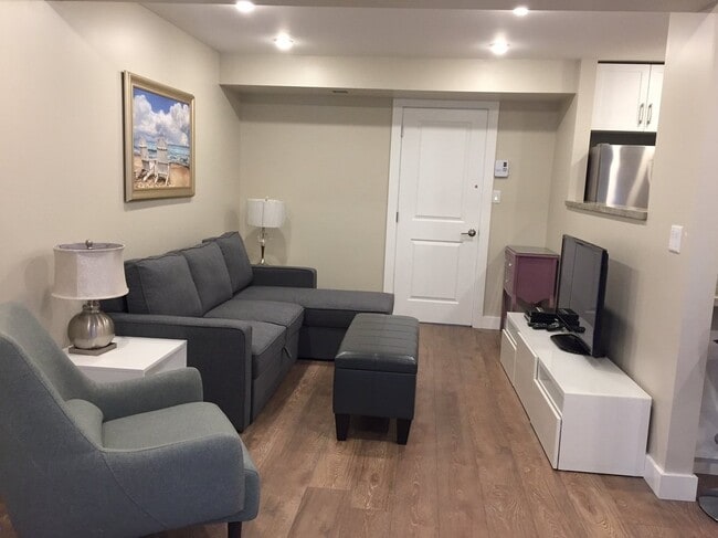 Photo du bâtiment - 2883 Dollarton Hwy