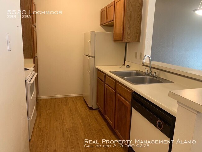 Building Photo - 5520 Lochmoor