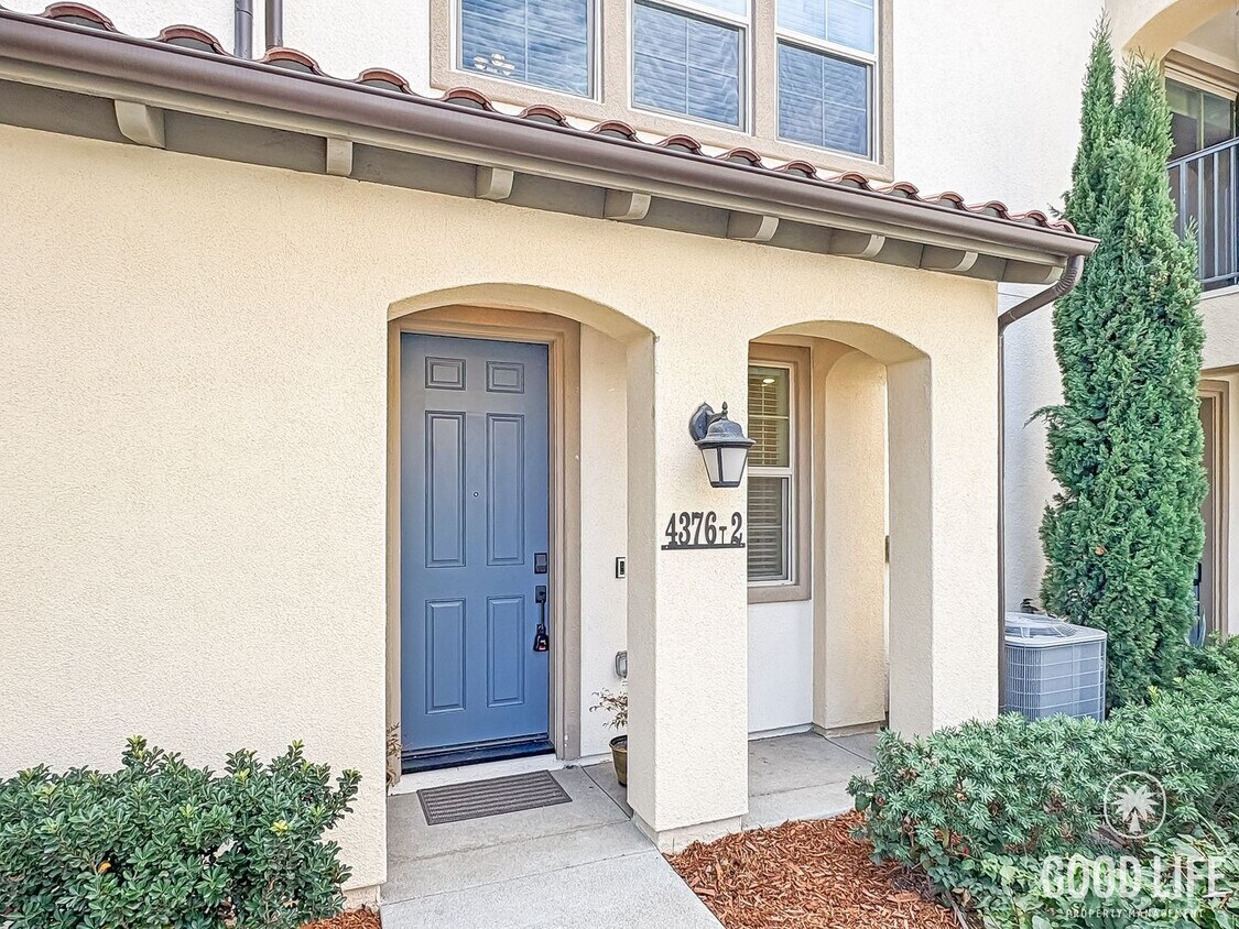 Foto principal - Stunning 3B/3BA Townhome in Oceanside!