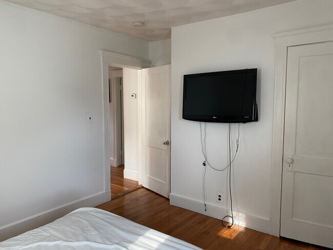 Building Photo - 40 Bellvale St