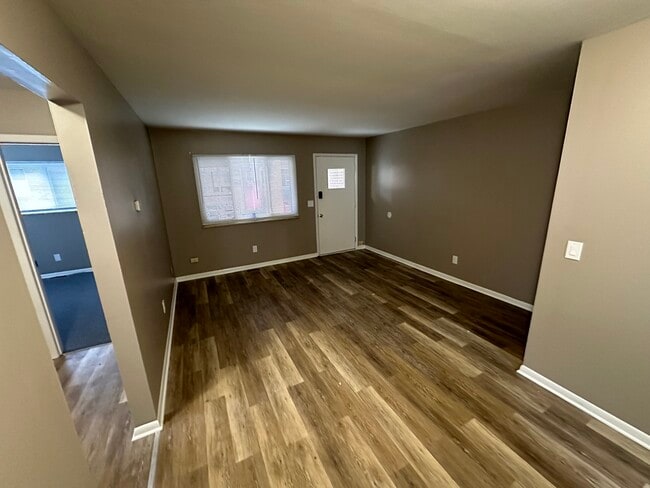 NOTE: Photos are of unit 2 - 4115 Roosevelt Blvd