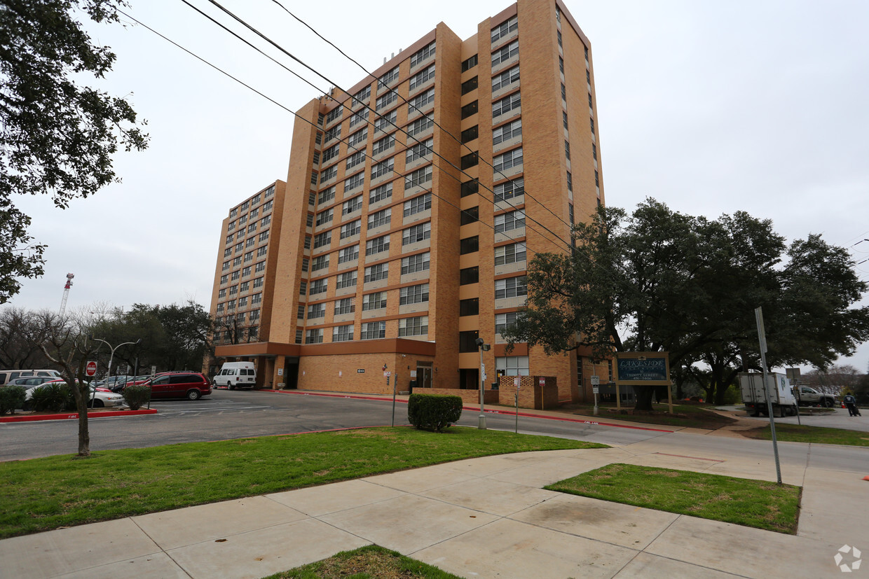 Primary Photo - Lakeside Apartments