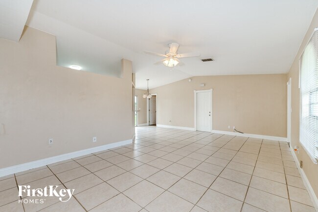 Foto del edificio - 2621 Northeast 6th Place