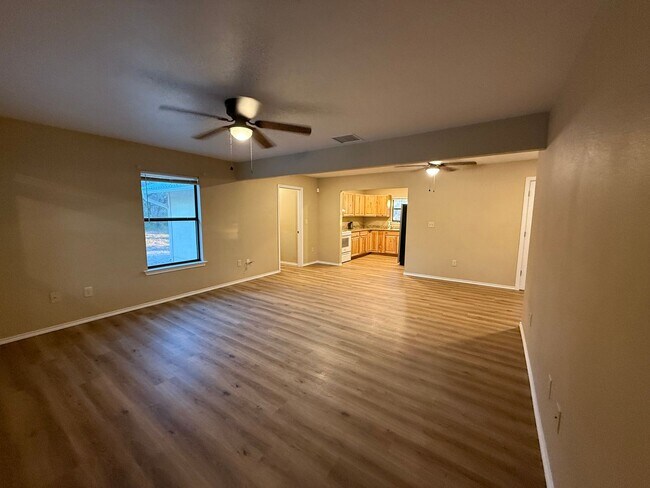Building Photo - NEW ON MARKET