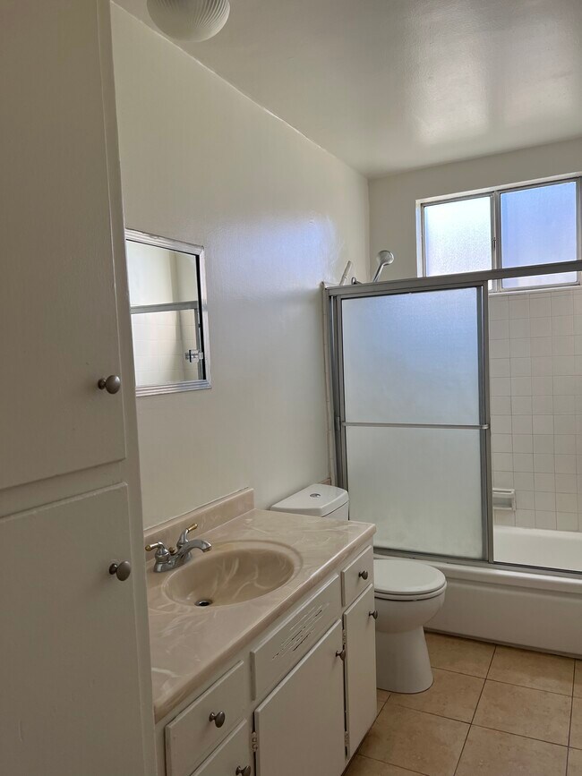 Building Photo - 5539 Whitsett Ave