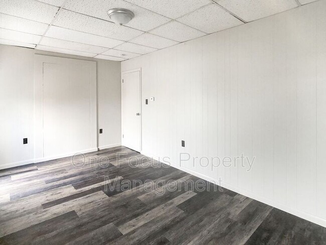 Building Photo - 372 Broad St