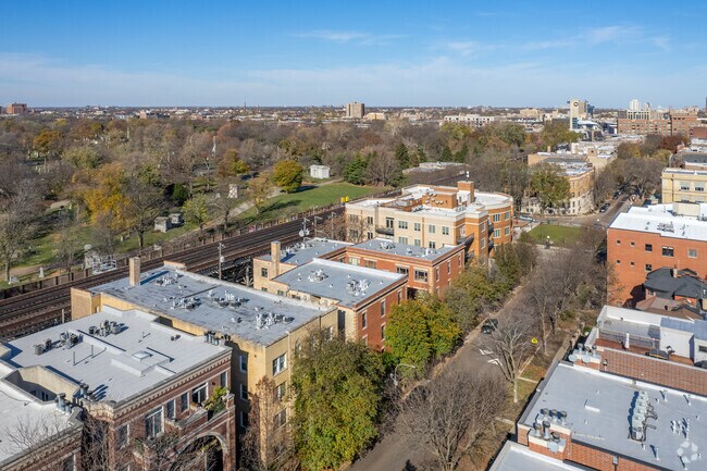 Foto aérea - 4132-4142 N Kenmore Ave