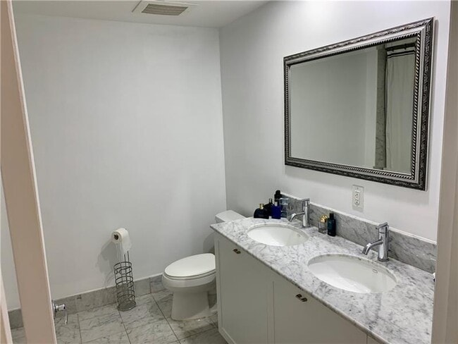 Foto del edificio - 235 NE 1st St