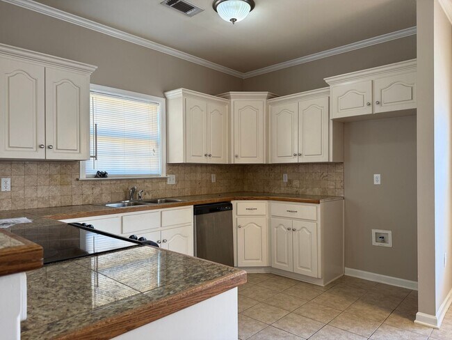 Building Photo - 1645 White Oak Cir