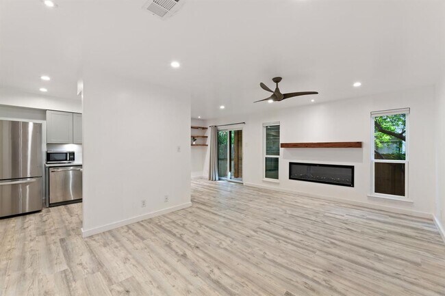 Foto del edificio - 5602 Woodrow Ave