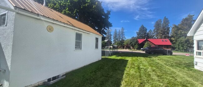 Building Photo - 1307 3rd Ave W